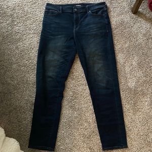 Men’s Express ATHLETIC SLIM fit.